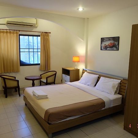 Piccolo Restaurant And Guest House Pattaya Buitenkant foto